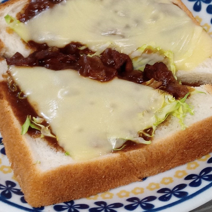 チーズとキャベツのカレートースト